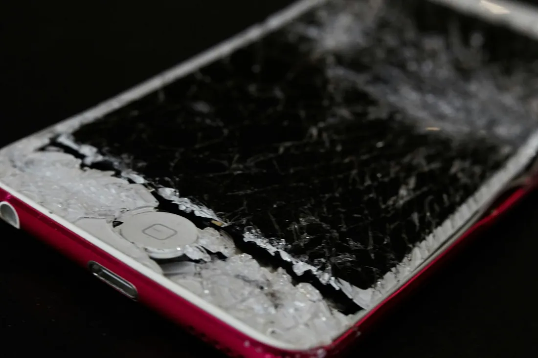 Tela de celular trincada